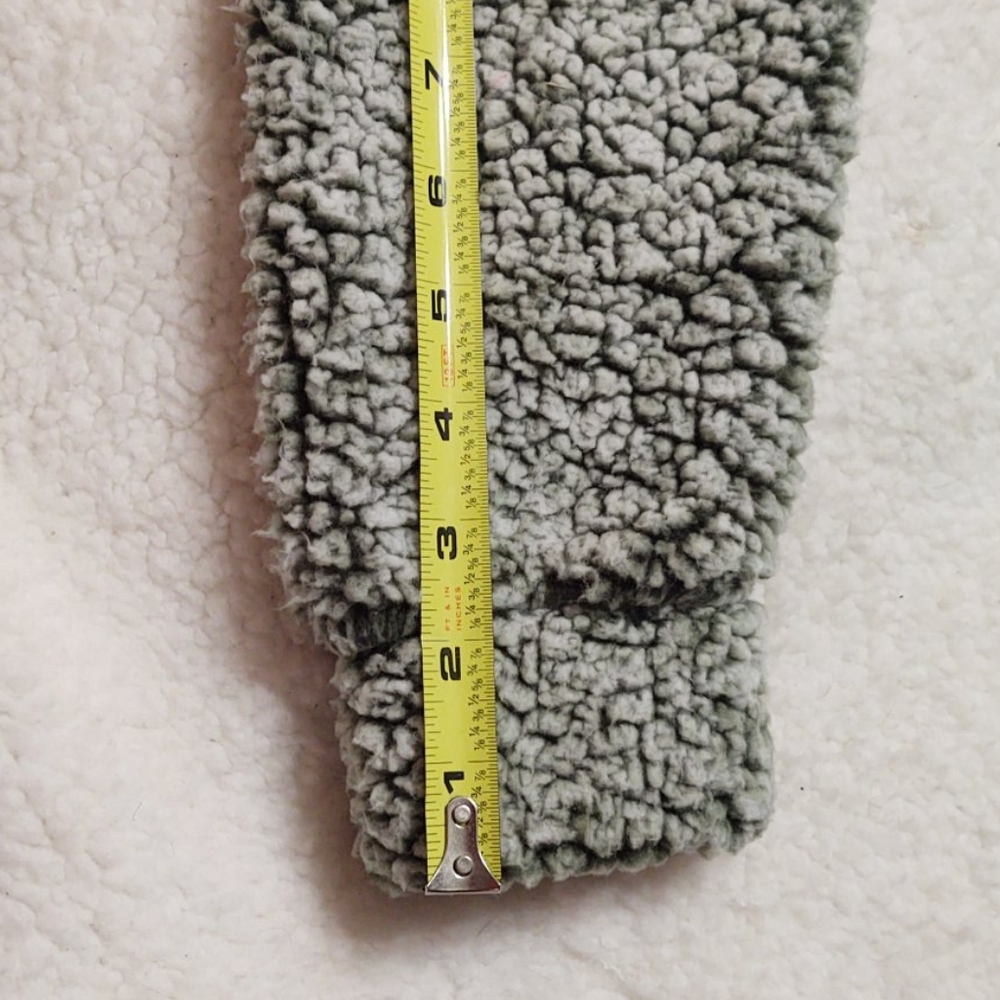 Derek🖤Heart pullover - Picture 4 of 9